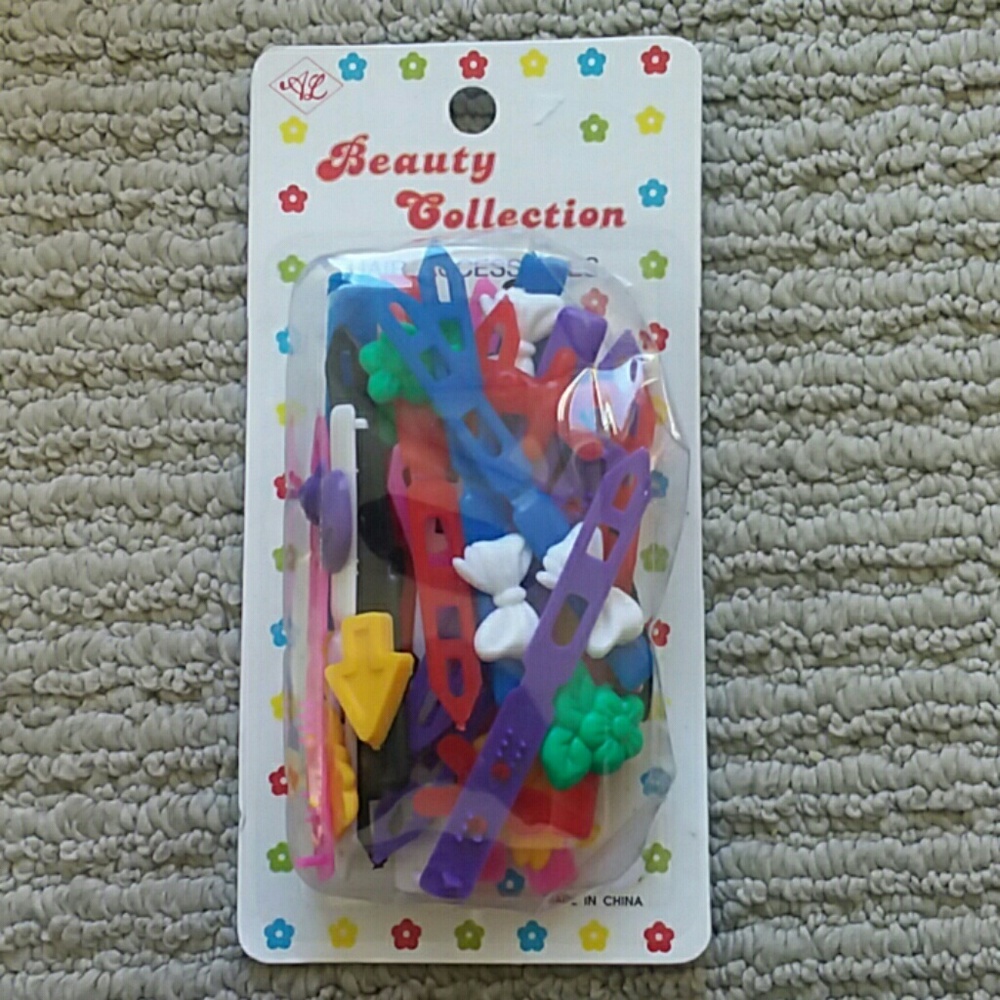 Early 2000s shape snap hair clips